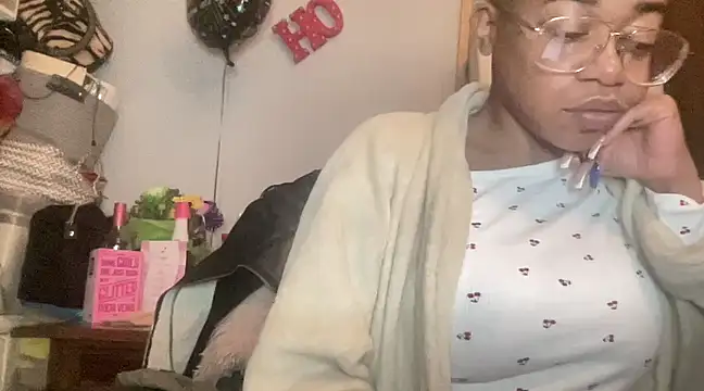 MommyConfident online show from 02.17.25