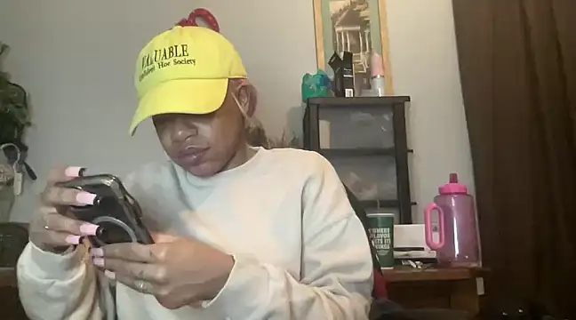 MommyConfident online show from 03.21.25