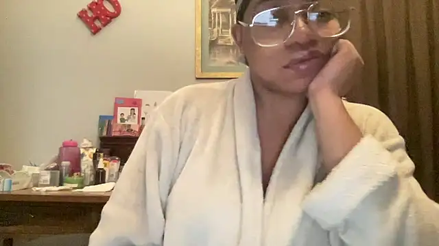 MommyConfident online show from 12.14.25