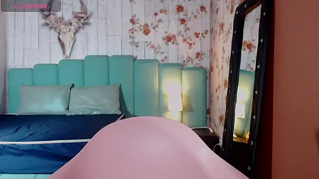 Alison Simmons online show from 01.04.25