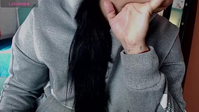 Alison Simmons online show from 01.05.25