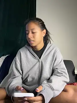 Snapshot of VanessaBling chatting on 01.06.25 VanessaBling online show from 01.06.25