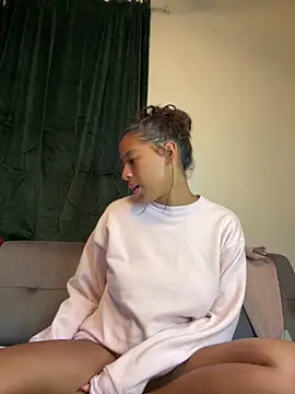 Snapshot of VanessaBling chatting on 02.09.25 VanessaBling online show from 02.09.25