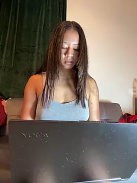 Snapshot of VanessaBling chatting on 02.12.25 VanessaBling online show from 02.12.25