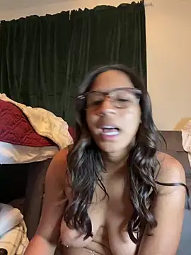 Snapshot of VanessaBling chatting on 02.15.25 VanessaBling online show from 02.15.25