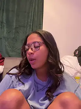 Snapshot of VanessaBling chatting on 02.15.25 VanessaBling online show from 02.15.25