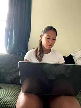 Snapshot of VanessaBling chatting on 09.15.25 VanessaBling online show from 09.15.25