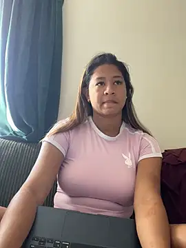 Snapshot of VanessaBling chatting on 09.28.25 VanessaBling online show from 09.28.25