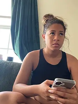 Snapshot of VanessaBling chatting on 10.03.25 VanessaBling online show from 10.03.25