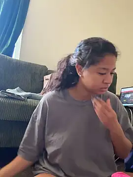 Snapshot of VanessaBling chatting on 10.29.25 VanessaBling online show from 10.29.25