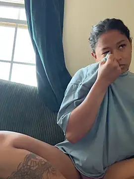 Snapshot of VanessaBling chatting on 11.02.25 VanessaBling online show from 11.02.25