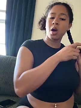 Snapshot of VanessaBling chatting on 11.06.25 VanessaBling online show from 11.06.25