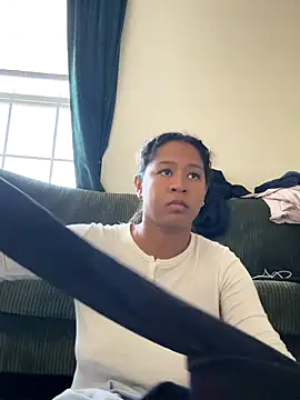 Snapshot of VanessaBling chatting on 11.10.25 VanessaBling online show from 11.10.25