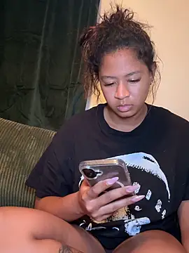 Snapshot of VanessaBling chatting on 11.18.25 VanessaBling online show from 11.18.25