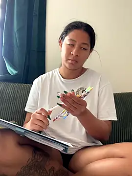 Snapshot of VanessaBling chatting on 11.28.25 VanessaBling online show from 11.28.25