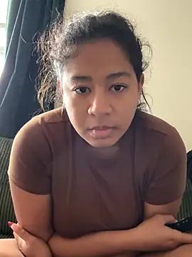 Snapshot of VanessaBling chatting on 12.04.25 VanessaBling online show from 12.04.25