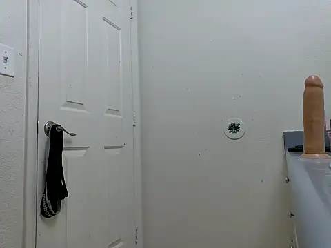 Snapshot of Fuckmyassg00d chatting on 01.28.25 Fuckmyassg00d online show from 01.28.25