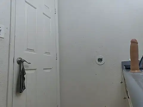 Snapshot of Fuckmyassg00d chatting on 10.01.25 Fuckmyassg00d online show from 10.01.25