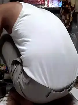 Snapshot of Burhade-- chatting on 10.04.25 Burhade-- online show from 10.04.25