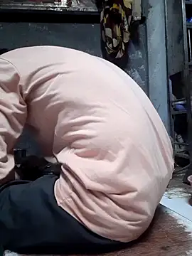 Snapshot of Burhade-- chatting on 10.04.25 Burhade-- online show from 10.04.25