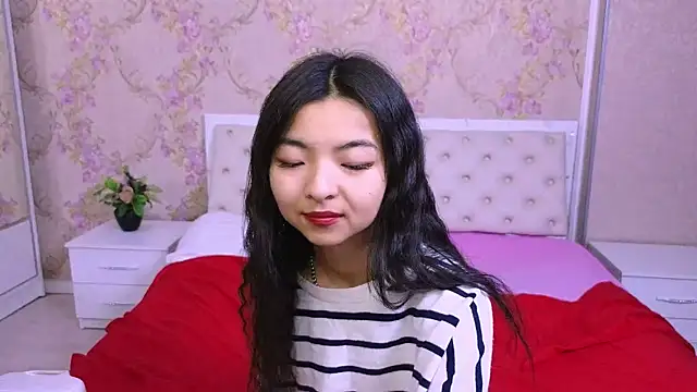 Snapshot of Shy_Kira chatting on 12.09.24 Shy Kira online show from 12.09.24