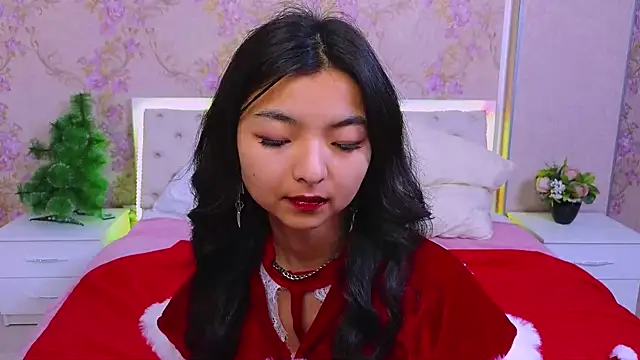 Snapshot of Shy_Kira chatting on 12.16.24 Shy Kira online show from 12.16.24