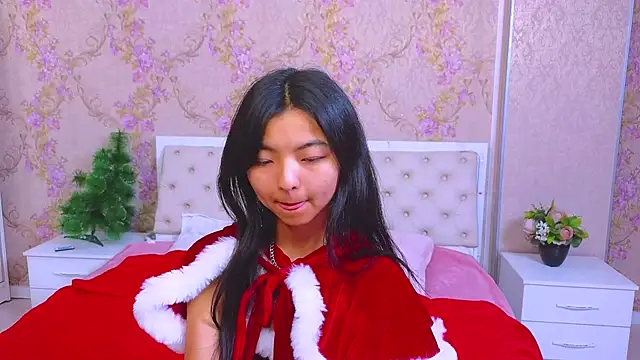 Snapshot of Shy_Kira chatting on 12.19.24 Shy Kira online show from 12.19.24