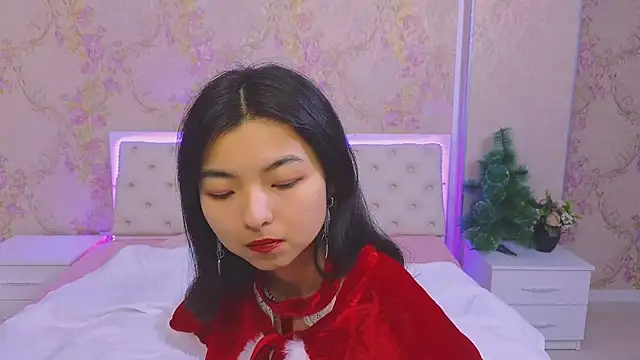 Snapshot of Shy_Kira chatting on 12.21.24 Shy Kira online show from 12.21.24