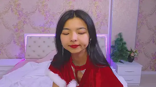 Snapshot of Shy_Kira chatting on 12.21.24 Shy Kira online show from 12.21.24