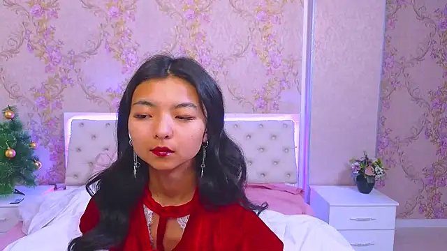 Snapshot of Shy_Kira chatting on 12.25.24 Shy Kira online show from 12.25.24