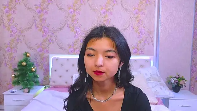 Snapshot of Shy_Kira chatting on 12.26.24 Shy Kira online show from 12.26.24