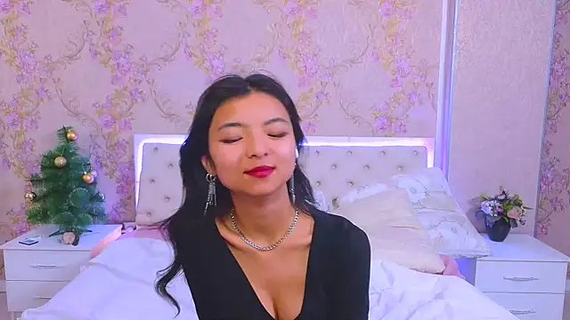 Snapshot of Shy_Kira chatting on 12.26.24 Shy Kira online show from 12.26.24