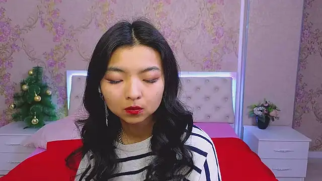 Snapshot of Shy_Kira chatting on 01.06.25 Shy Kira online show from 01.06.25