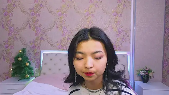 Snapshot of Shy_Kira chatting on 01.07.25 Shy Kira online show from 01.07.25