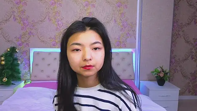 Snapshot of Shy_Kira chatting on 01.12.25 Shy Kira online show from 01.12.25