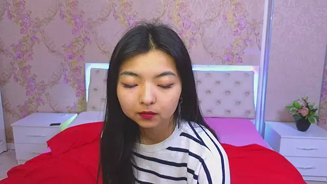 Snapshot of Shy_Kira chatting on 01.15.25 Shy Kira online show from 01.15.25