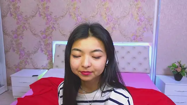 Snapshot of Shy_Kira chatting on 01.15.25 Shy Kira online show from 01.15.25