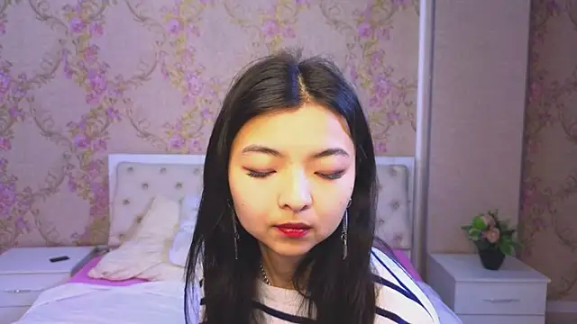 Snapshot of Shy_Kira chatting on 01.19.25 Shy Kira online show from 01.19.25