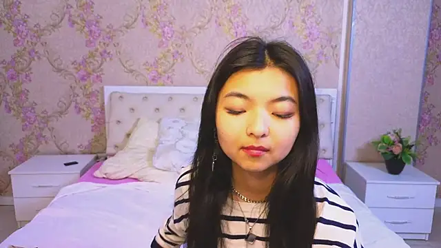 Snapshot of Shy_Kira chatting on 01.19.25 Shy Kira online show from 01.19.25