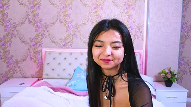 Snapshot of Shy_Kira chatting on 01.22.25 Shy Kira online show from 01.22.25