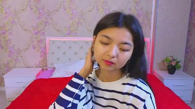 Snapshot of Shy_Kira chatting on 01.27.25 Shy Kira online show from 01.27.25