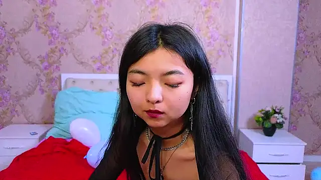 Snapshot of Shy_Kira chatting on 02.02.25 Shy Kira online show from 02.02.25