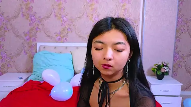 Snapshot of Shy_Kira chatting on 02.02.25 Shy Kira online show from 02.02.25