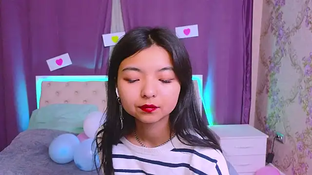 Snapshot of Shy_Kira chatting on 02.11.25 Shy Kira online show from 02.11.25