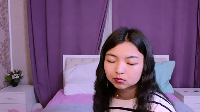 Snapshot of Shy_Kira chatting on 02.20.25 Shy Kira online show from 02.20.25