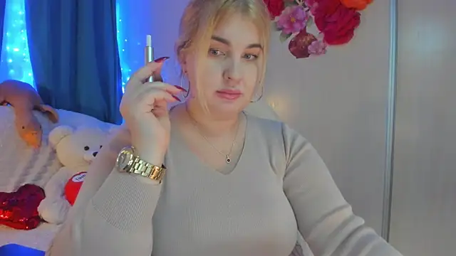 CoraSwon online show from 02.08.25