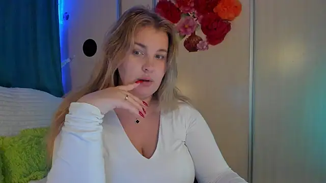 CoraSwon online show from 09.08.25