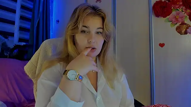 CoraSwon online show from 11.09.25