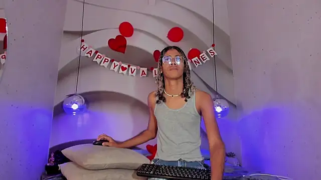 Maxim-Walker online show from 02.21.25