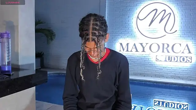 Maxim-Walker online show from 02.22.25